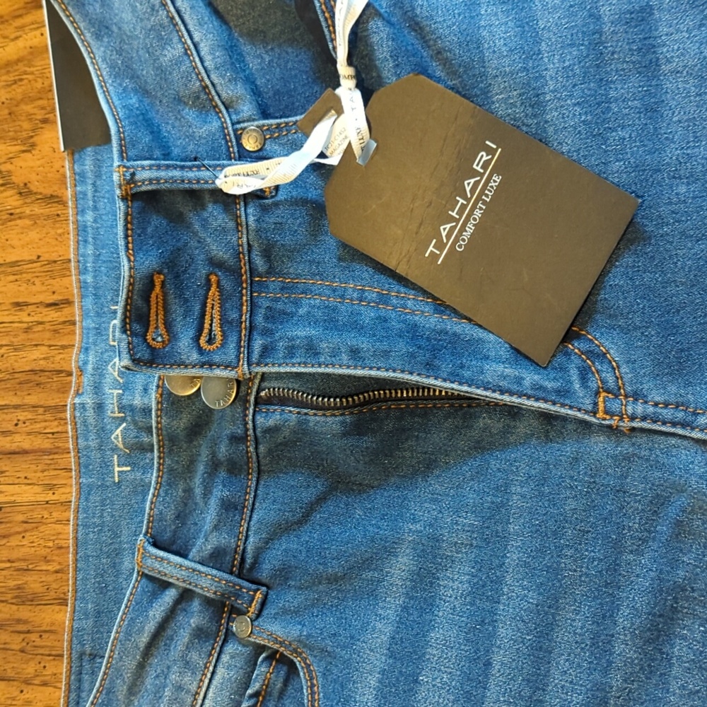 Tahari double button capri